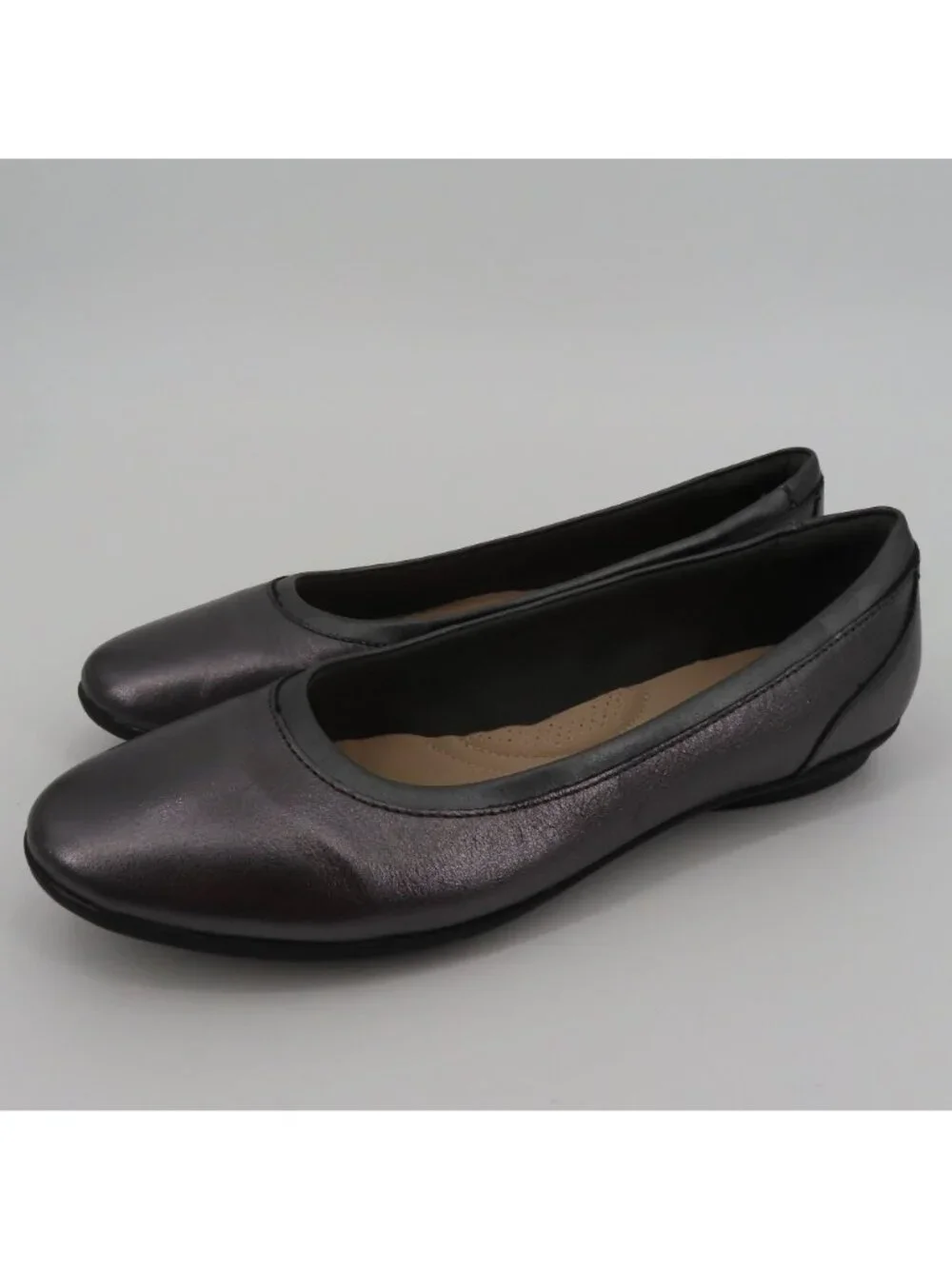 Clarks Collection Women 8.5 M Gray Shimmer Round Toe Ballet Flats Comfort Shoes